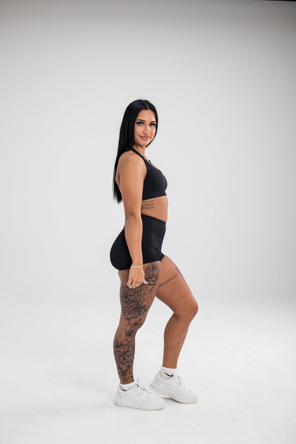 Sculpt Halter Bra (Jet Black)